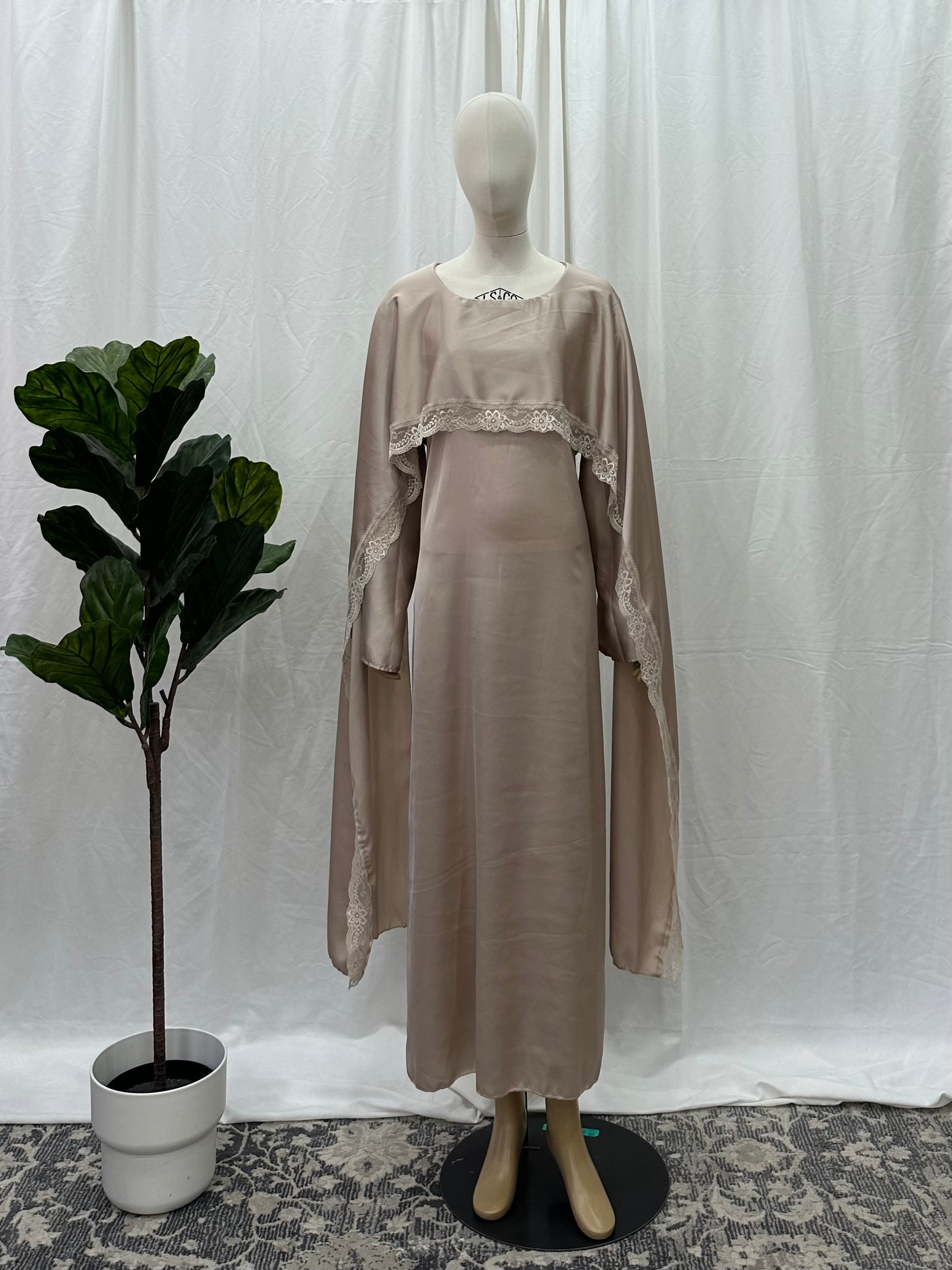 Lace Cape Dress Mocha / One size Lace Cape Dress Mocha / One size