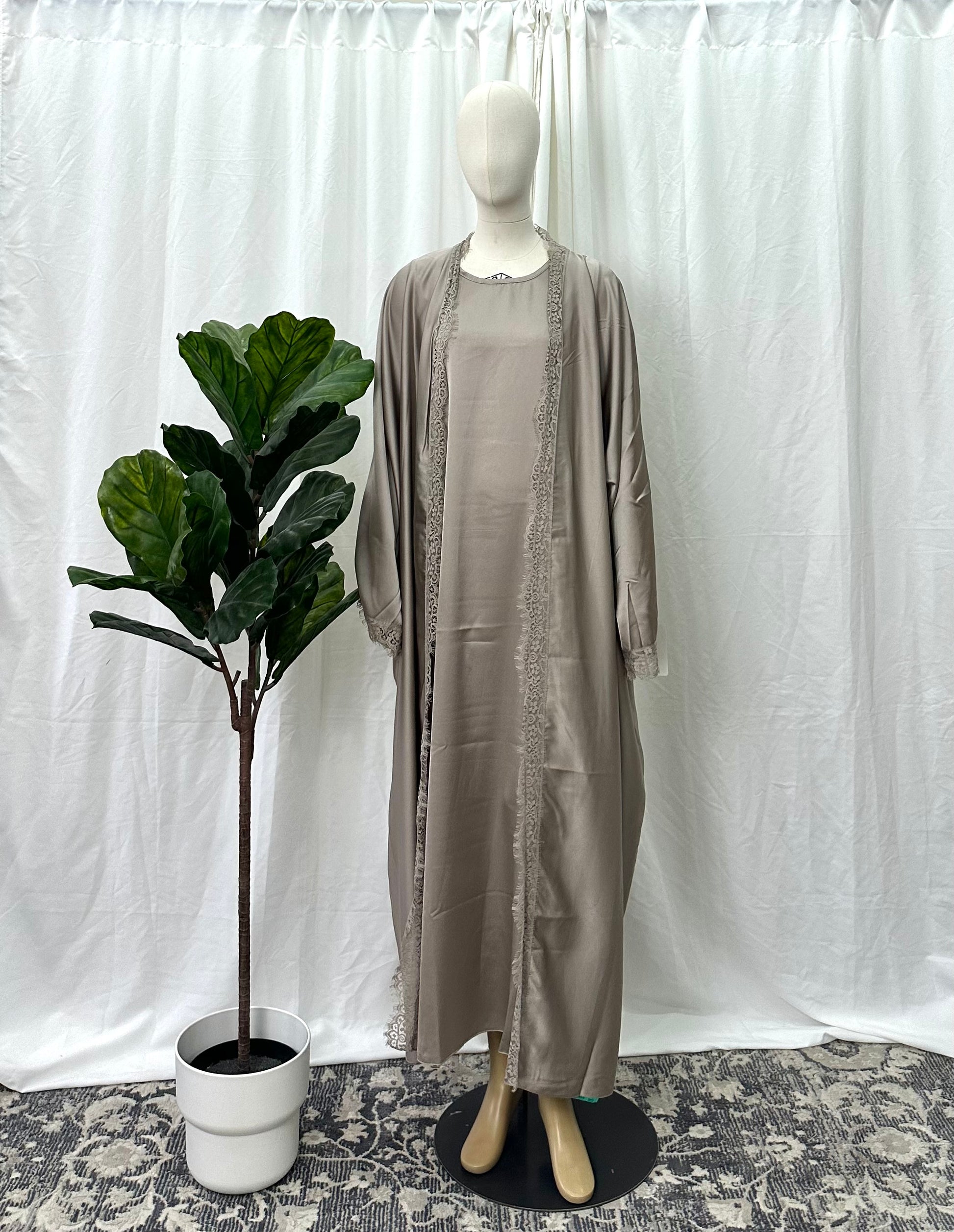 Batwing Lace Abaya - Faiza's Closet 